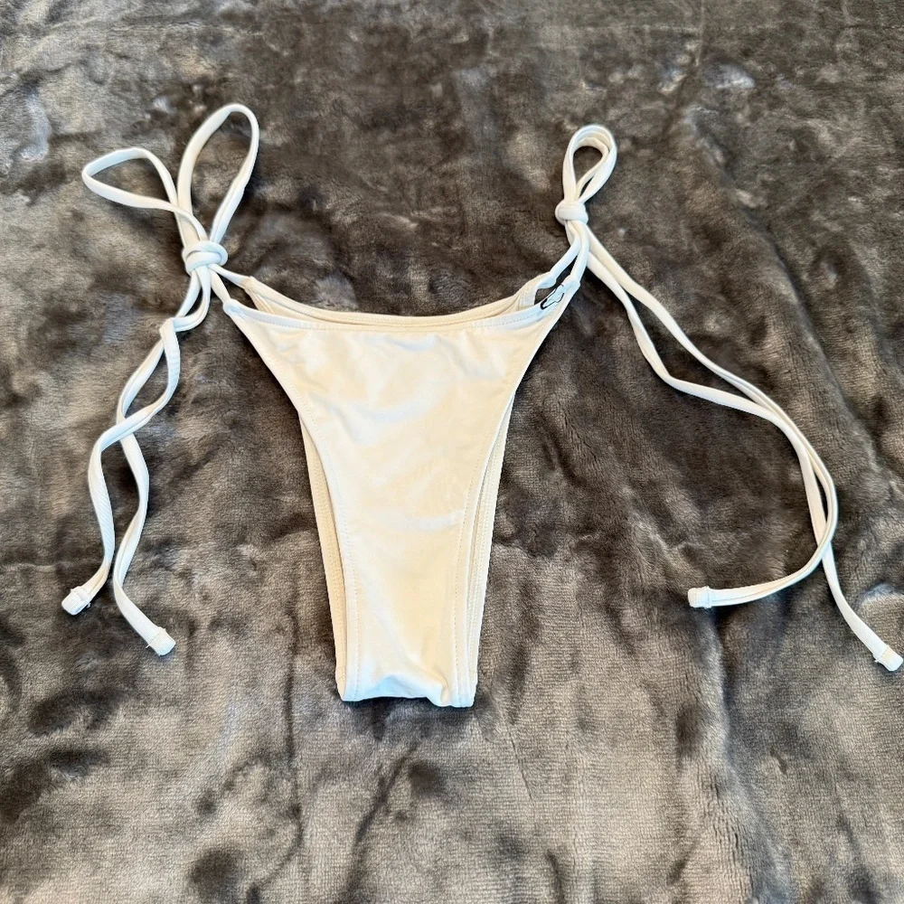 New! Frankie’s Bikinis Tia String Bikini Bottom White 31556